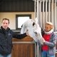 Арман и Эммануэль Перрон-Петтэ – владельцы конного завода Haras des Coudrettes и создатели ассоциации Jump Five – вместе с СИЛЬВАНОЙ 