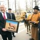 Министру обороны США Чаку Хэйгелу вместо лошади позволено увезти из Монголии лишь ее фотографию