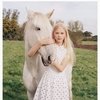 Red Valentino в рекламной кампании весна-лето 2015 заснял лошадь