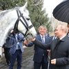 Президент России утвердил бронзовые трофеи для скачек и бегов
