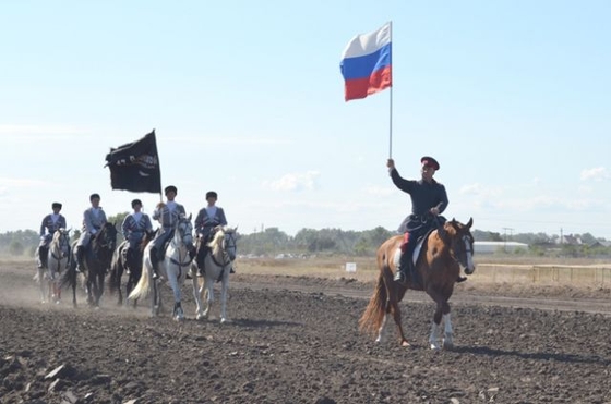 В Волгоградской области прошел казачий праздник со скачками на донских лошадях