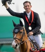 Скотт Браш упрочил лидерство